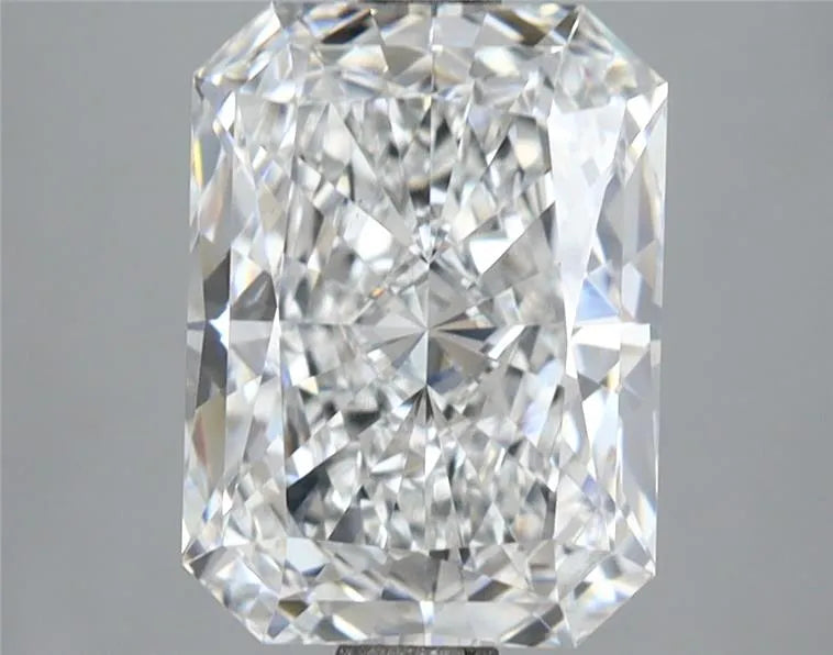 3.08ct Radiant Lab Grown Diamond (Colour E, Clarity VVS2, IGI Certified)
