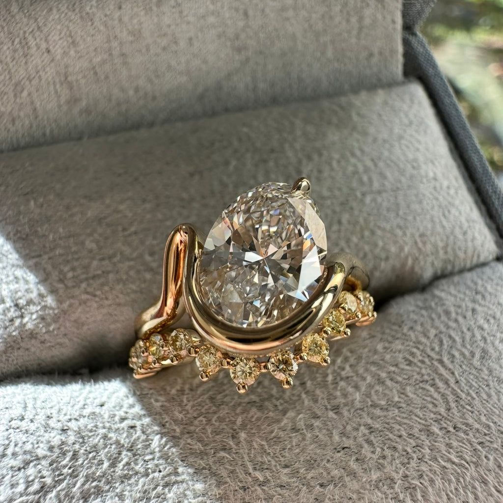 Bloom_Band_Curved_LINDELLI_Yellow_Gold_White_Gold