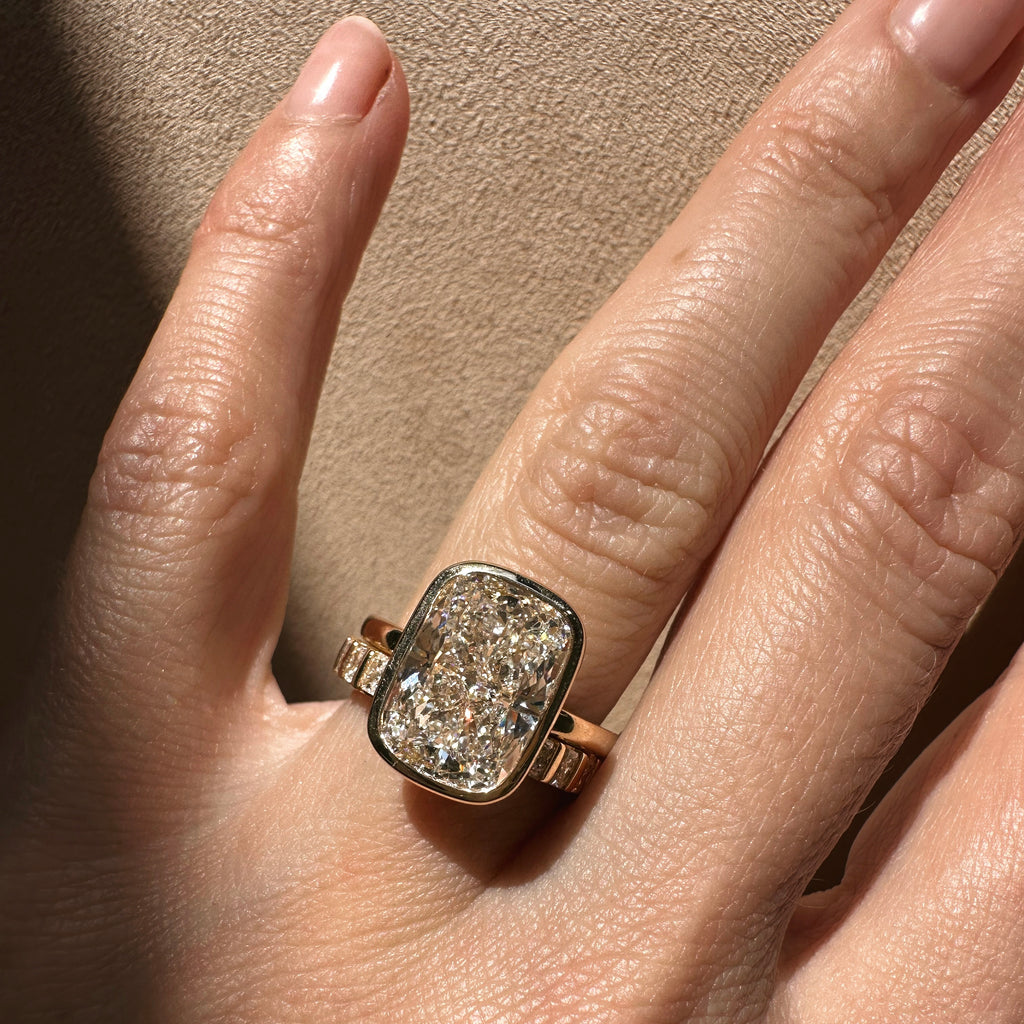 Cadre_Cushion_Elongated_Soliatire_Yellow_Gold_White_Gold_Platinum 