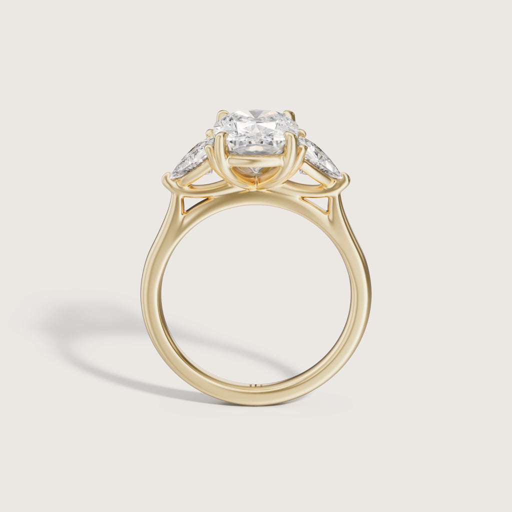 Lola_Cushion_Trilliant_Trilogy_Ring_LINDELLI_Yellow_Gold