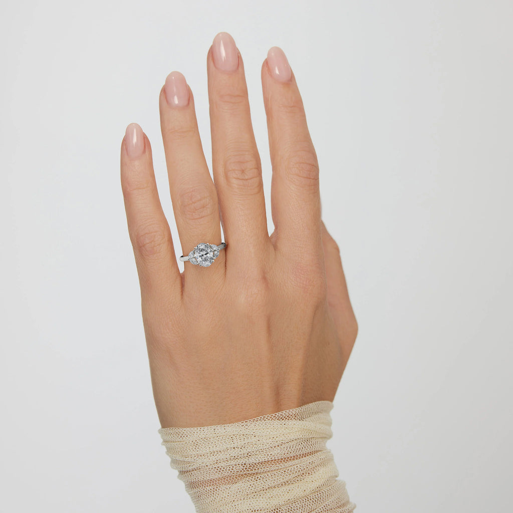 Gold Side Rings Eden Oval Diamond Side Stone Ring | Lindelli