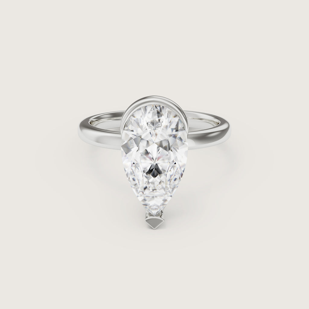 Lune Half Bezel Pear Solitaire