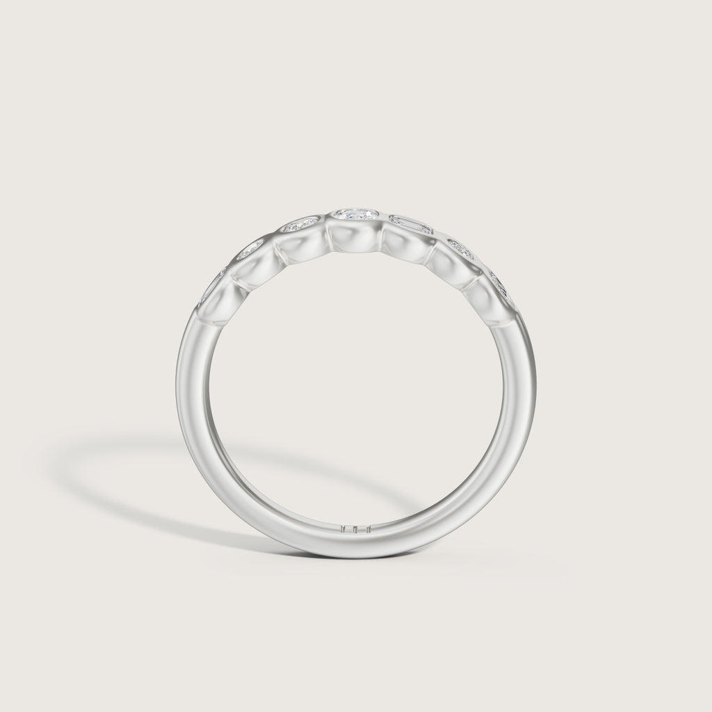 Forma_Mini_Ring_Diamond_White_Gold_Stand_Platinum 