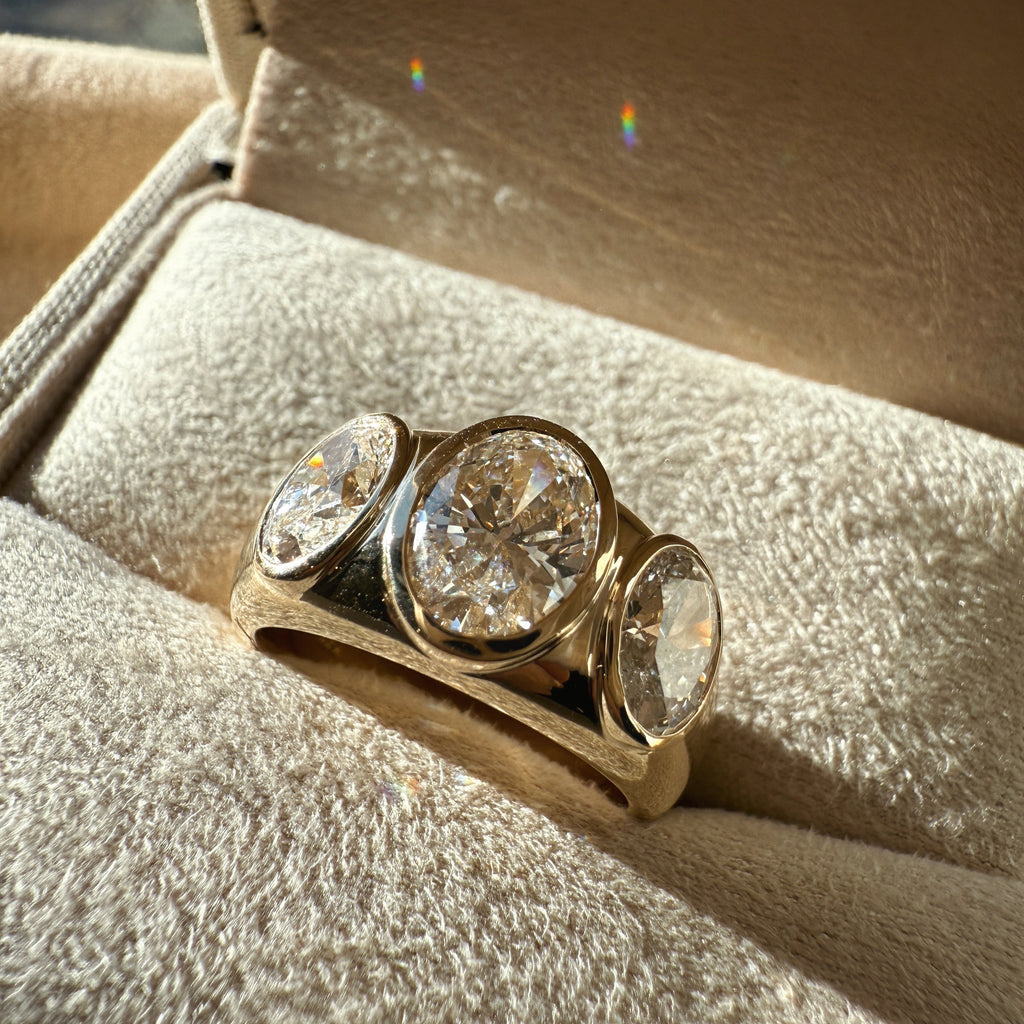 LINDELLI_Glacier_Oval_Diamond_Ring_Yellow_Gold_White_Gold_Platinum