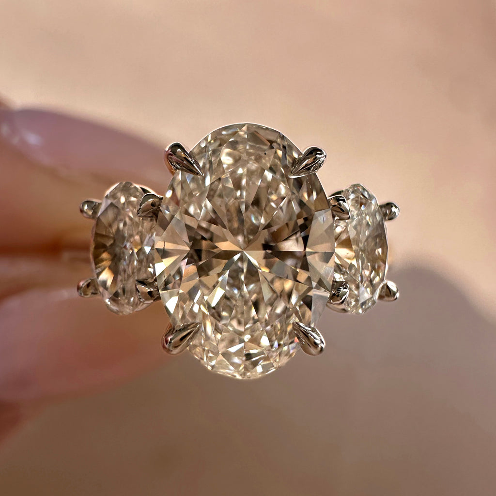 Yellow_Gold_White_GOld_Platinum_Mattiya_Oval_Ring_LINDELLI