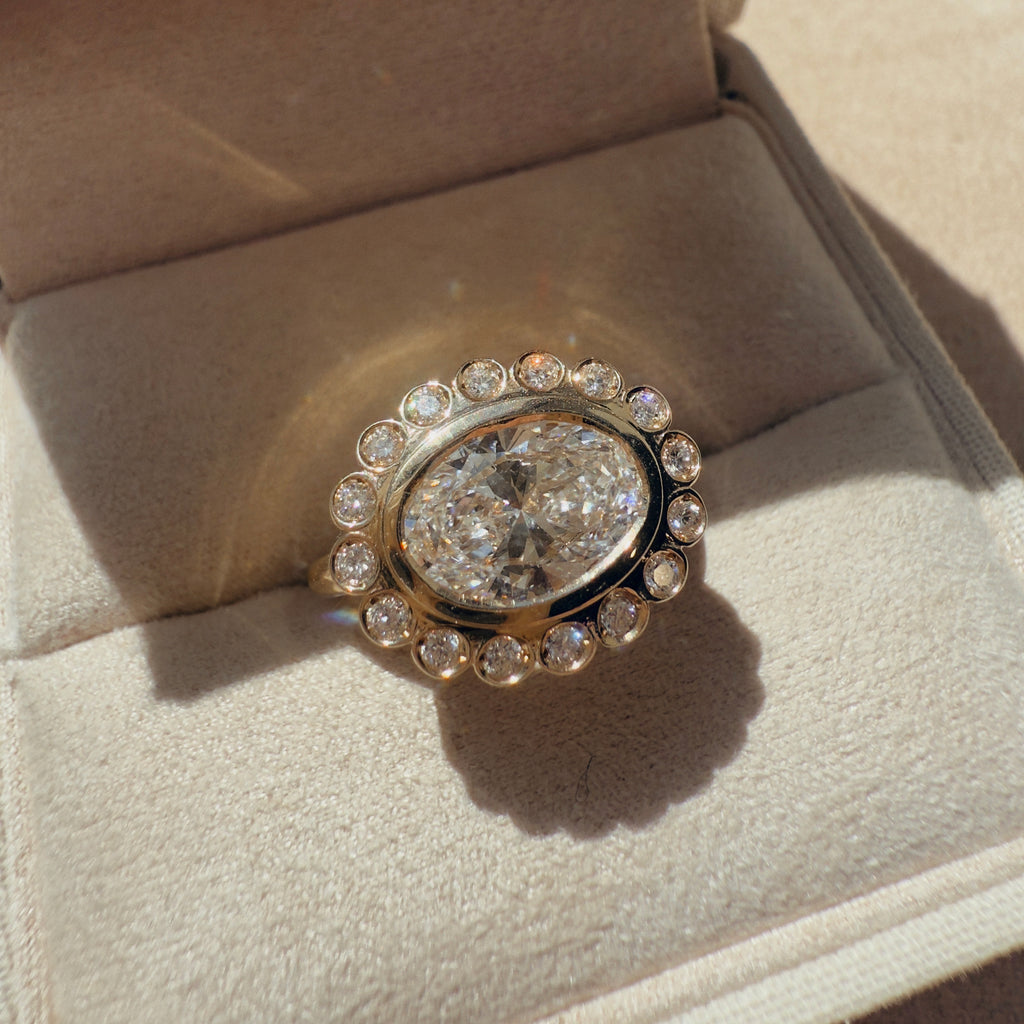 Deserta - 2.02ct Oval East West and Round Halo