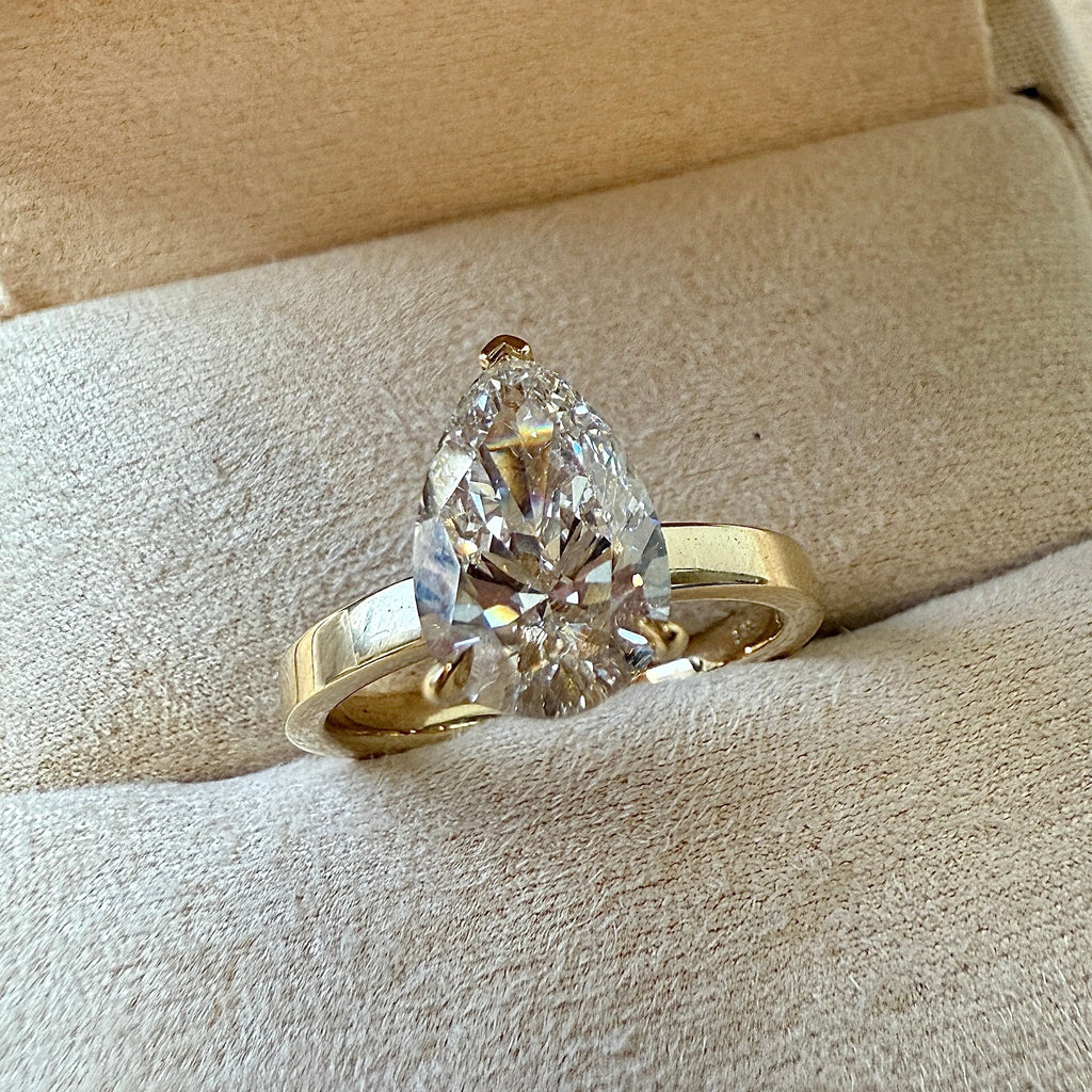 Cleo Flat Band Pear Solitaire