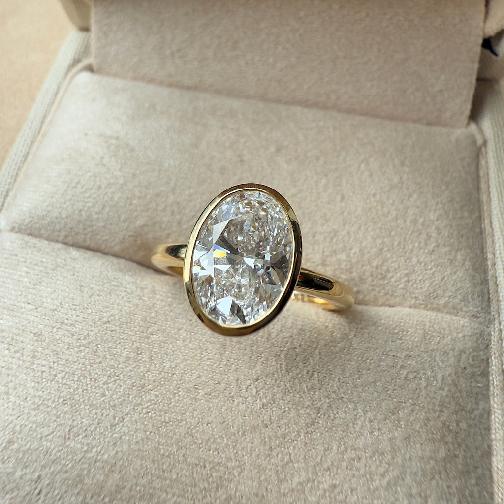 CADRE_Oval_Ring_Yellow_Gold 