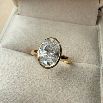 CADRE_Oval_Ring_Yellow_Gold 