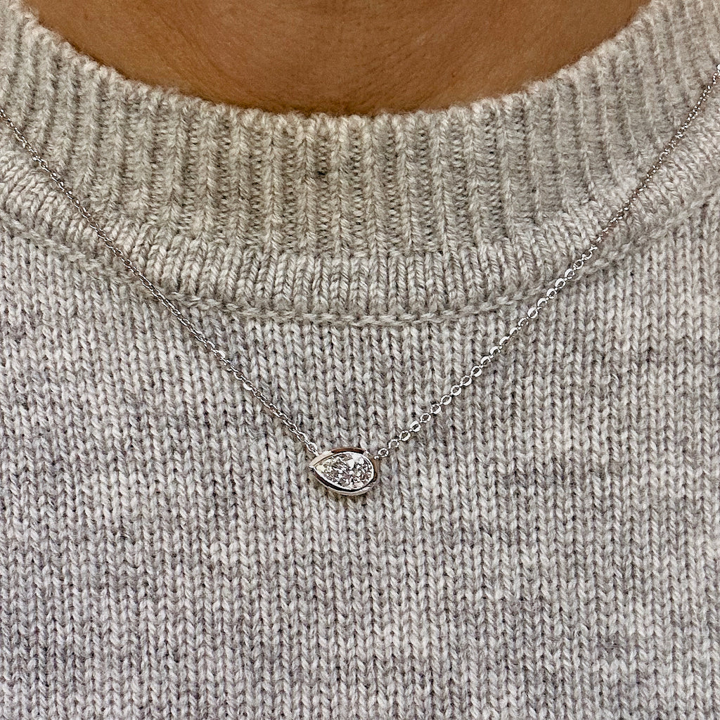 LINDELLI_Calyx_Necklace_Pear_Yellow_Gold_White_Gold_Platinum 