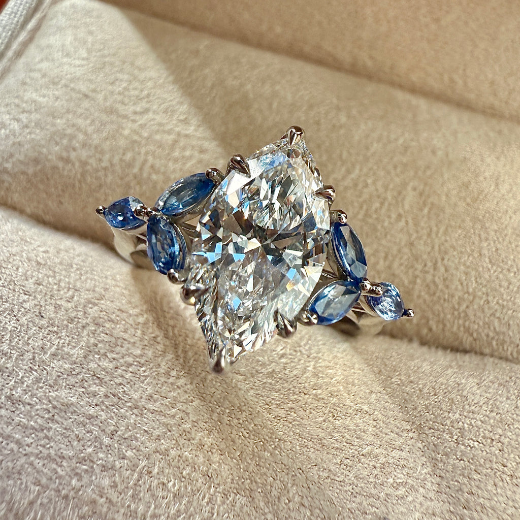 LINDELLI_Fleur_Marquise_Ring_White_Gold_Platinum