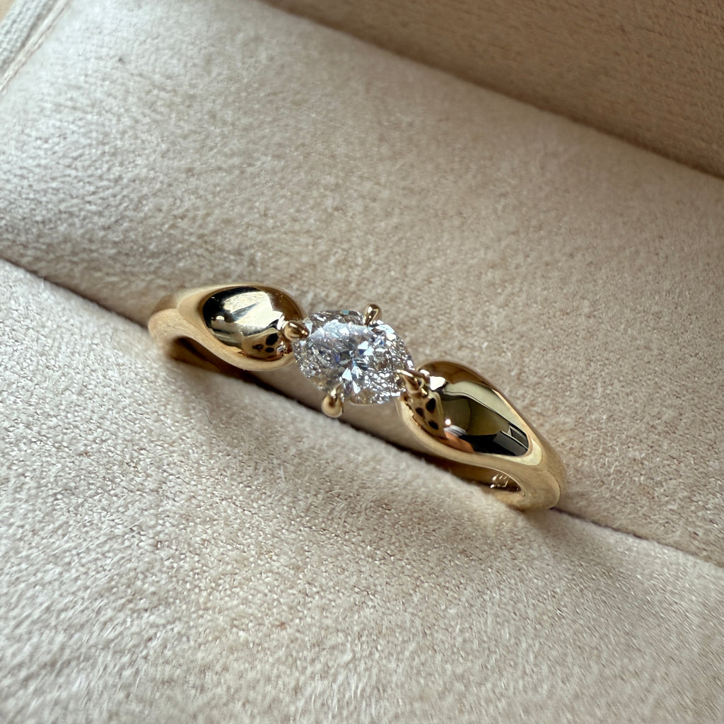 LINDELLI_Interval_Ring_Oval_Yellow_Gold_White_Gold