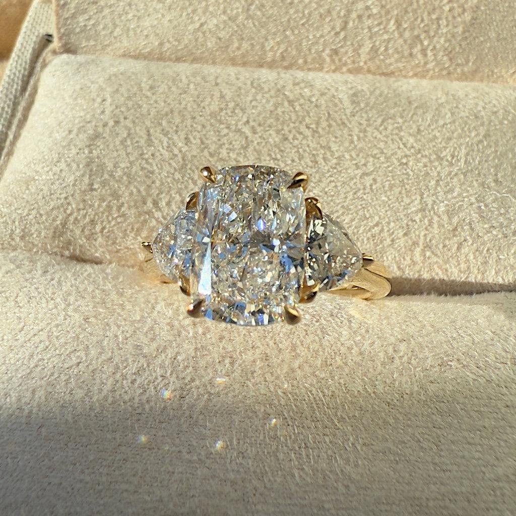 LINDELLI_Lola_Trilogy_Cushion_Yellow_Gold_White_Gold_Platinum 