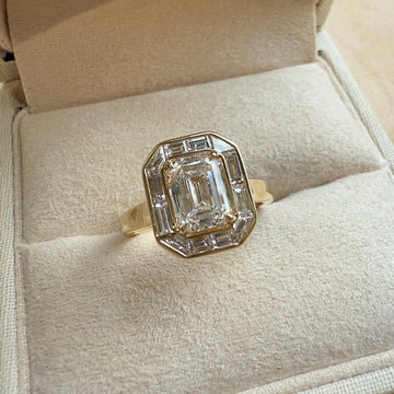 Tutus_Ring_Yellow_Gold_Baguette_Halo