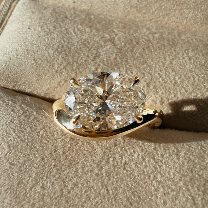 Lilia_Oval_Yellow_Gold_White_Gold_Platinum 