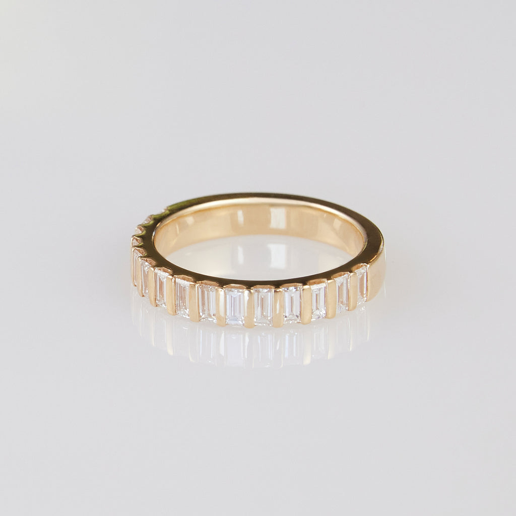Lindelli_Lumi_Baguette_Band_Ring_Yellow_Gold_Flat