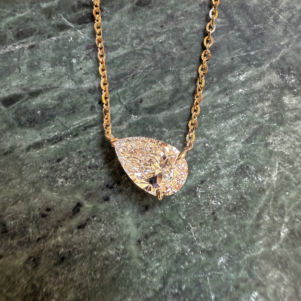 Pear_One_Carat_Diamond_Neckalce_Yellow_Gold