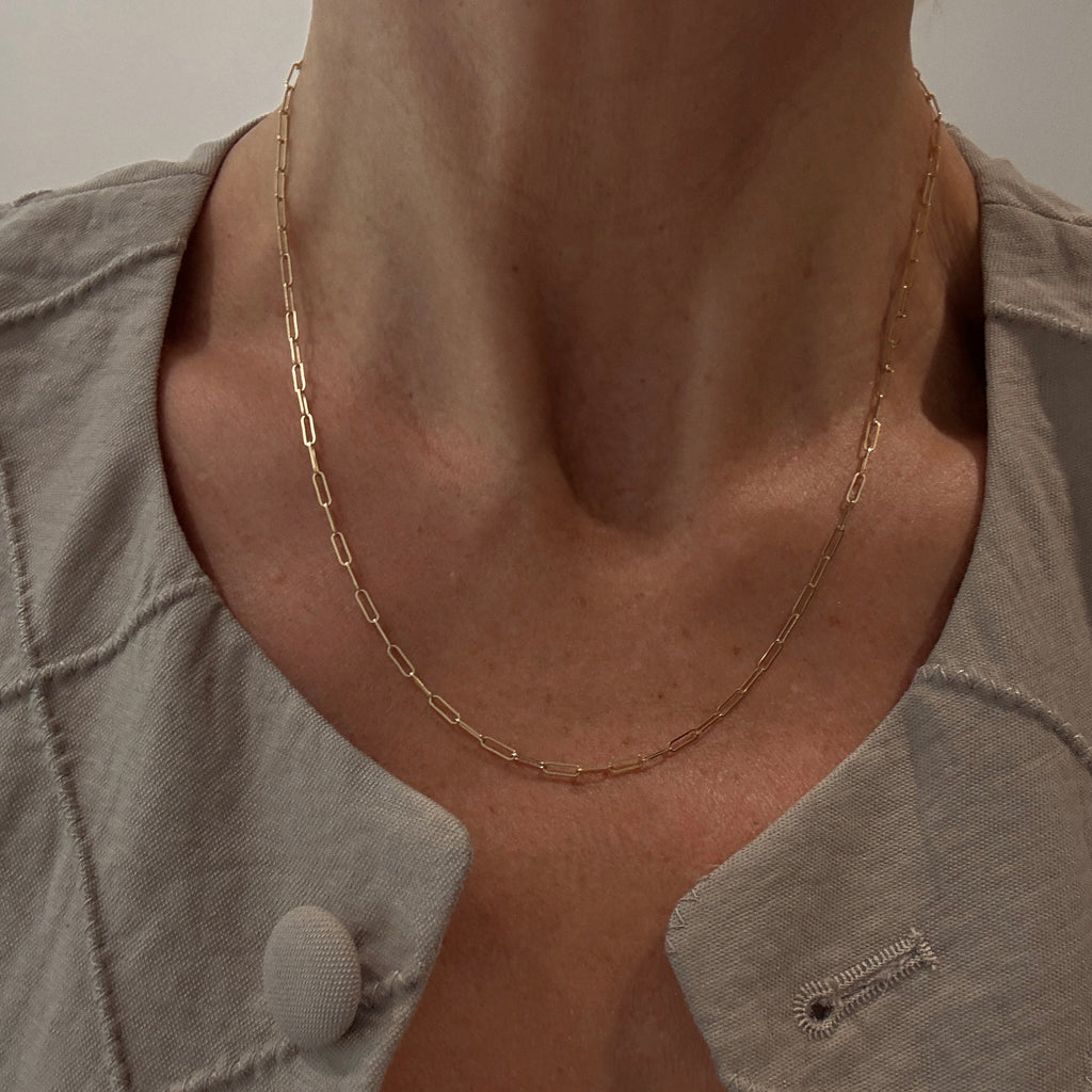 Small_Paper_Clip_Necklace_Yellow_Gold_18k