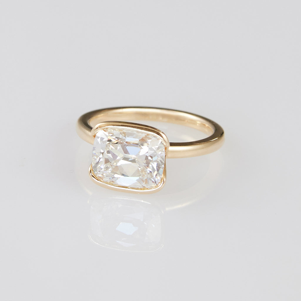 Soleil_Antique_Cushion_Bezel_Yellow_Gold_Ring_Flat